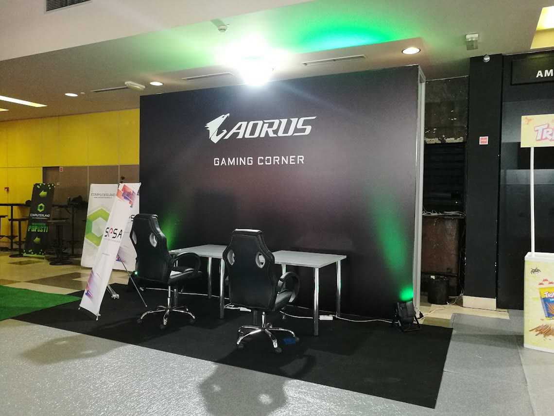 AORUS Gaming Corner sa brendiranim zidom i ambijentalnom rasvetom