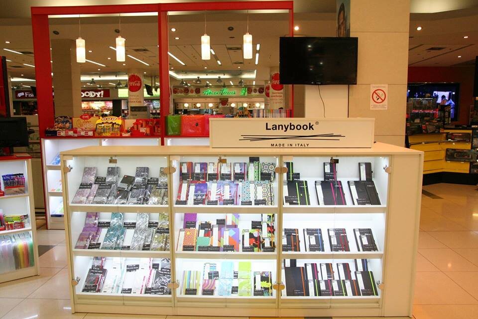 Prodajni pult sa integrisanim LED osvetljenjem